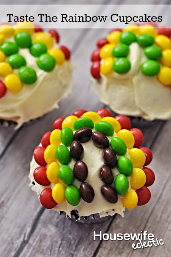 Delicious and Easy Rainbow Cupcakes/ Housewife Eclectic.com 