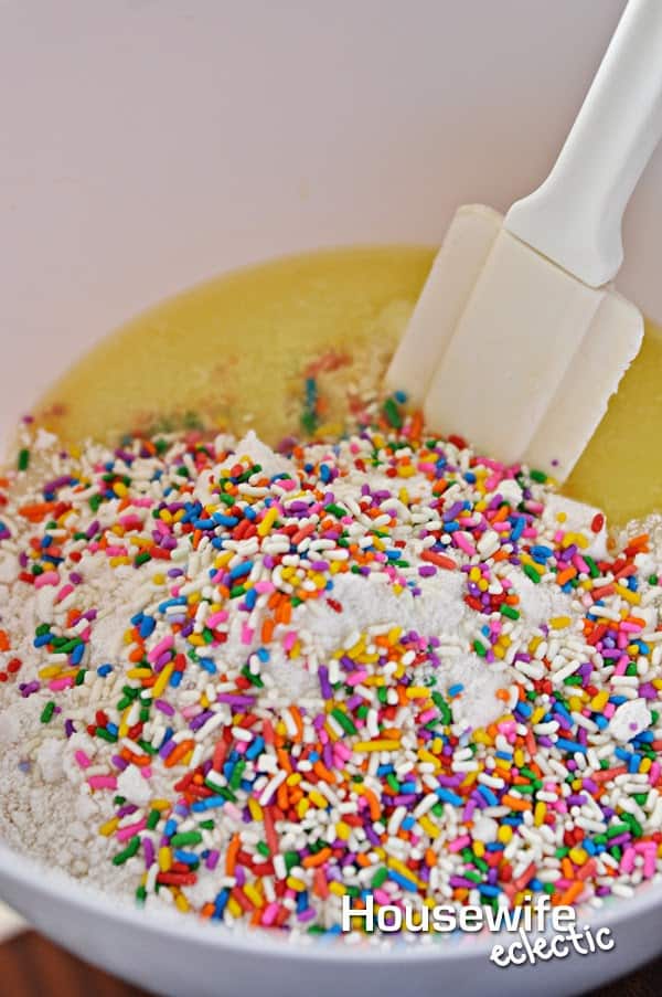 No Churn Cake Batter Ice Cream | HousewifeEclectic.com
