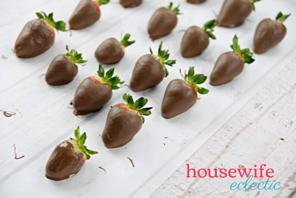 Easy Chocolate Covered Strawberries 