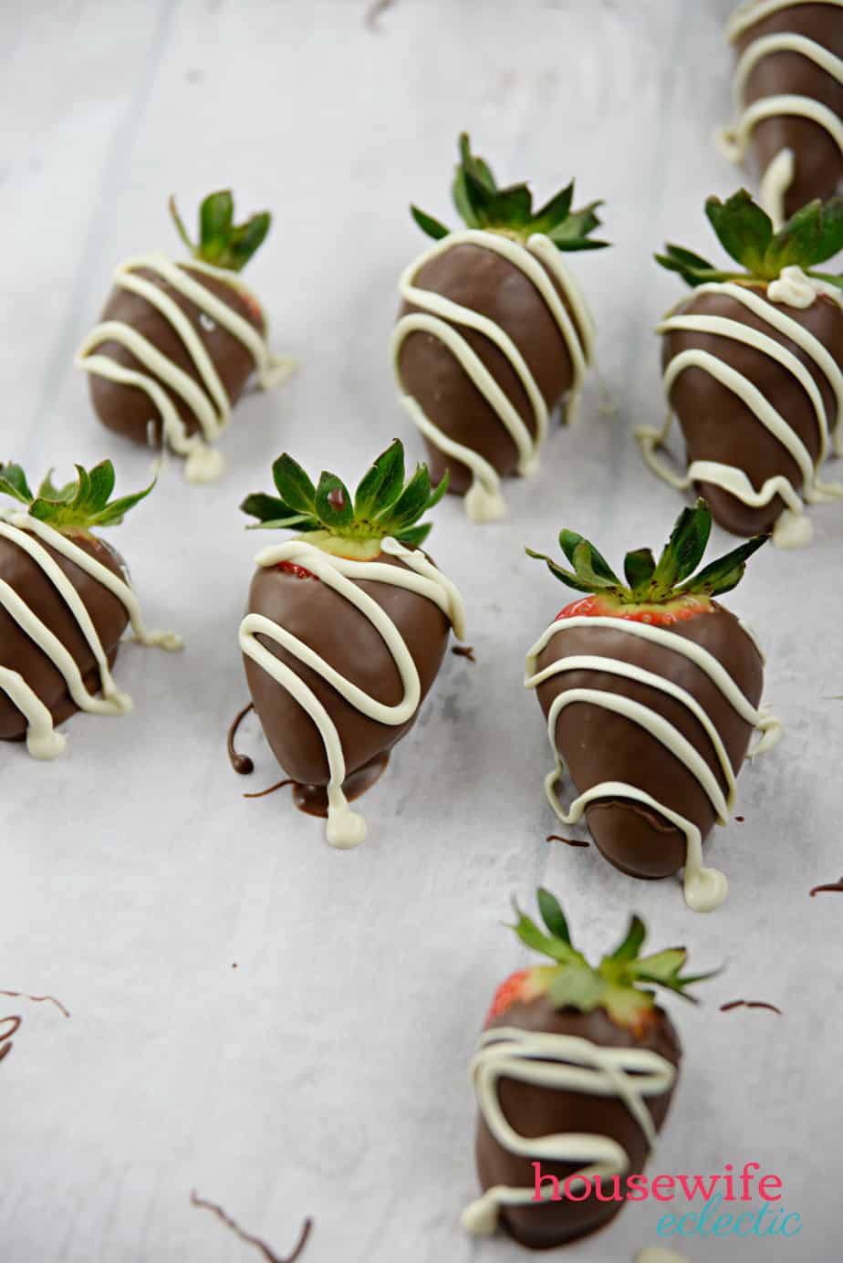 Easy Chocolate Covered Strawberries  - White Chocolate Drizzle 