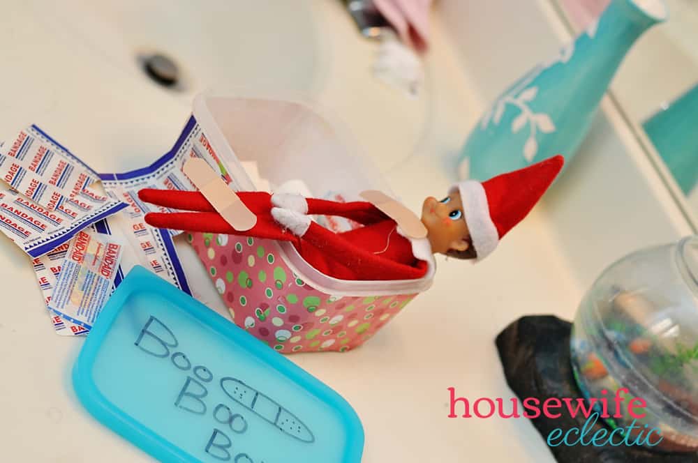 Housewife Eclectic: Easy Elf on the Shelf Schedule and Ideas