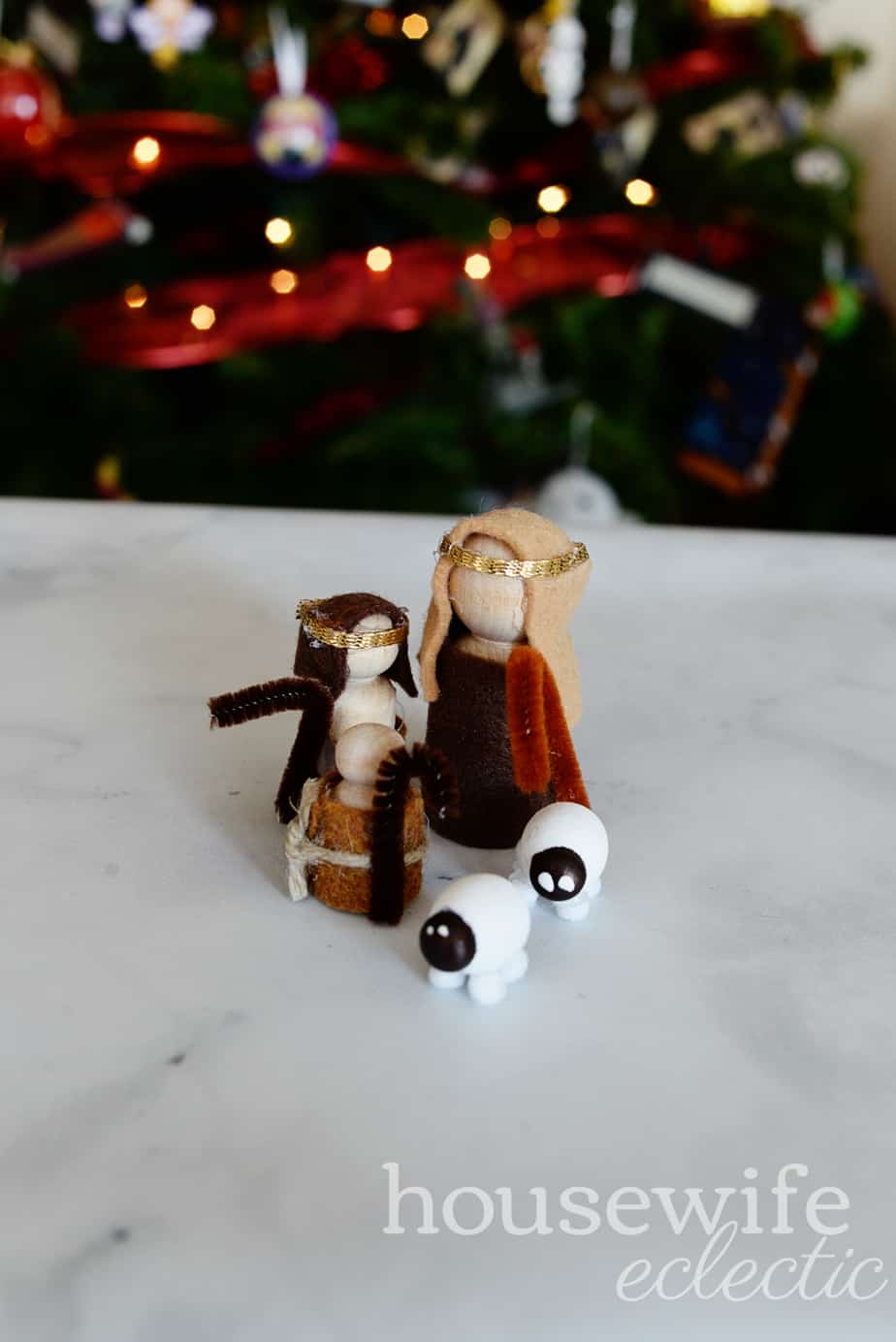 Housewife Eclectic: DIY Peg Nativity